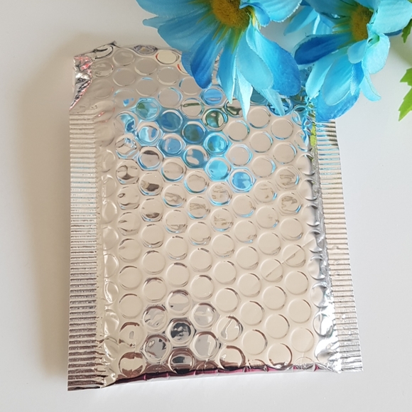 20 pcs Silver Metallic Bubble Mailers 3.5x4.25"in. - Picture 2 of 5